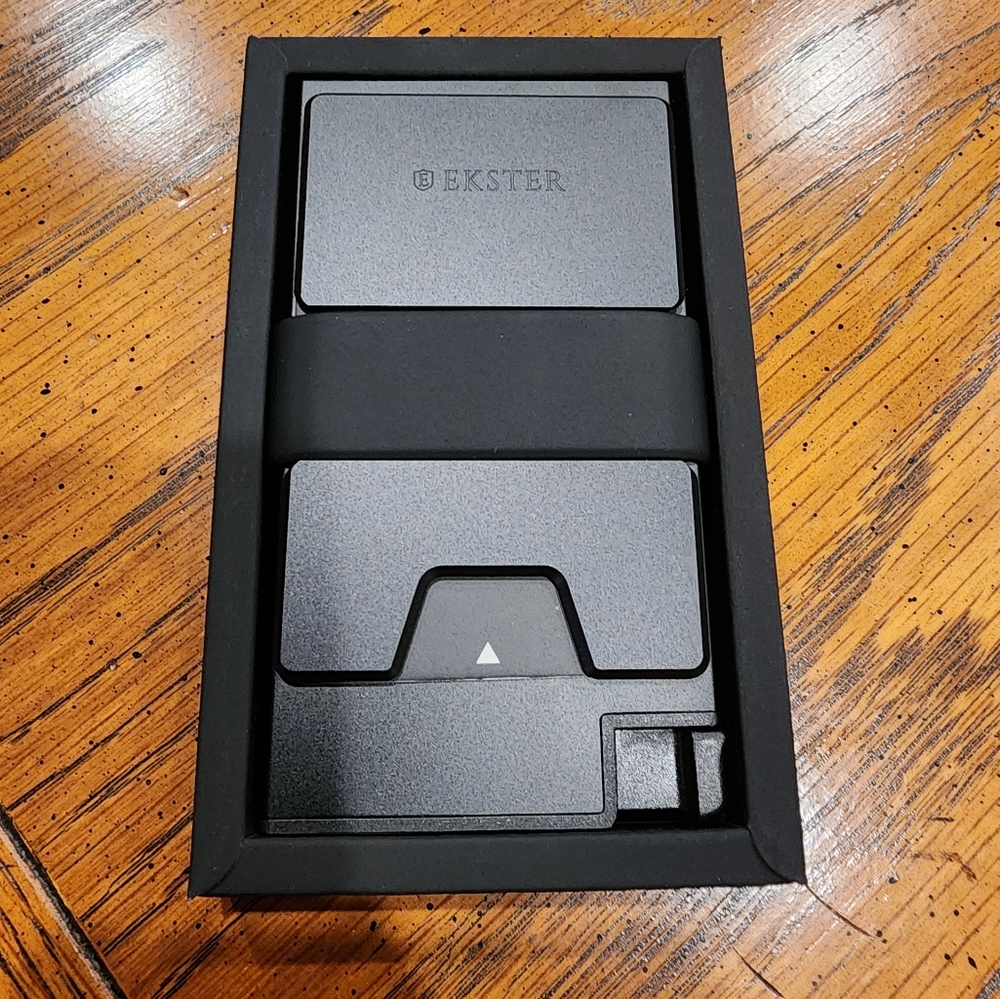 Ekster Senate Aluminum Cardholder